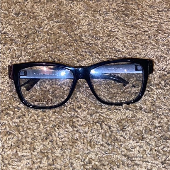 Gucci brand reading glasses with case - Picture 2 of 5
